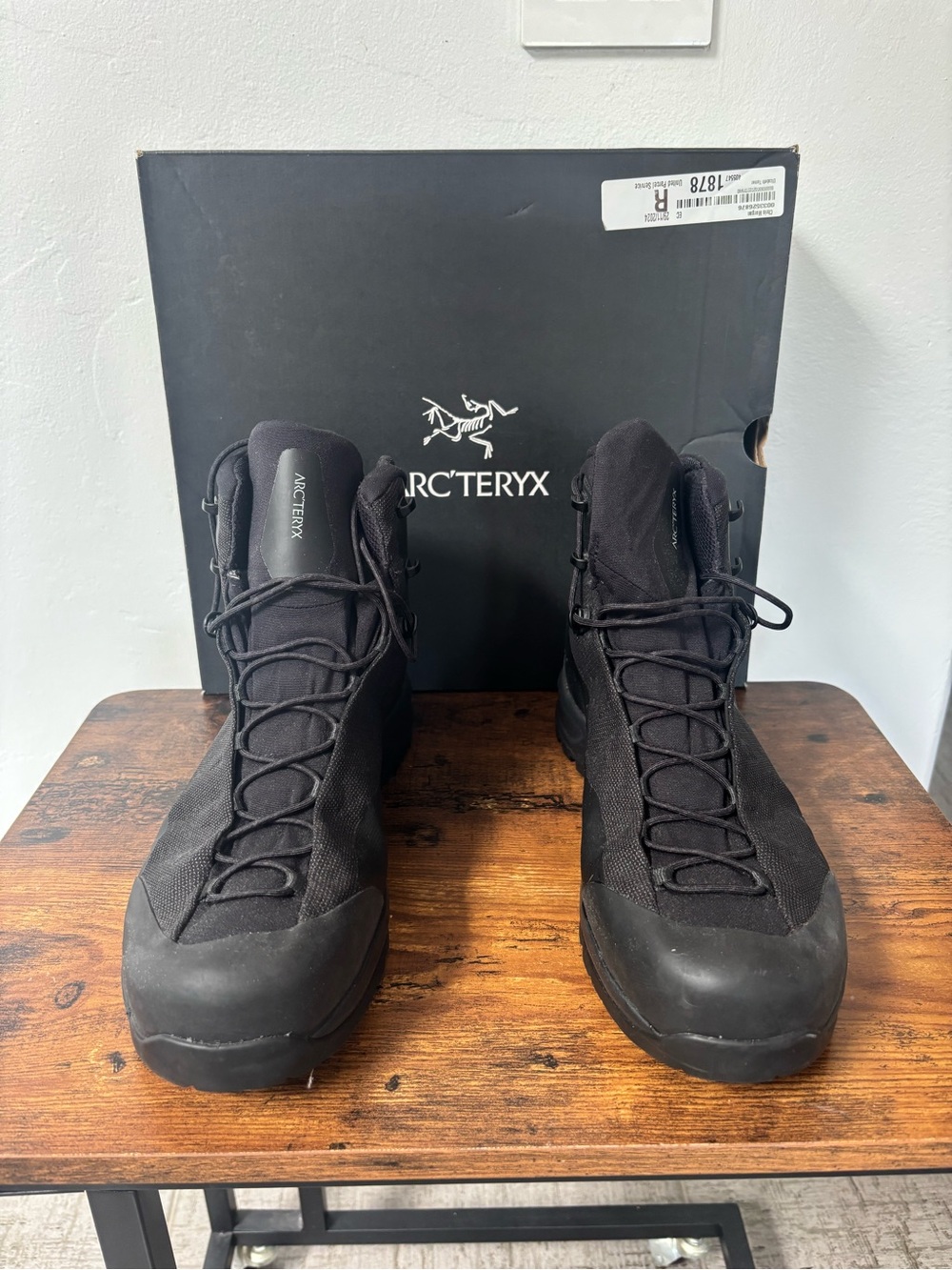 Arc'teryx Men's Black Lace-Up Hiking Boots Size 13 Like New